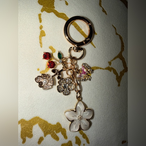 Floral Charm Keychain - Picture 4 of 4